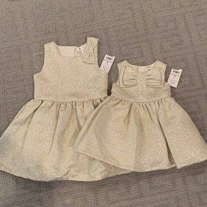 Girls matching sparkle dresses! 👯